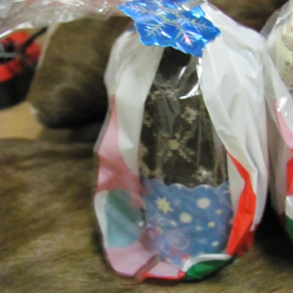 CHRISTMAS CUPCAKE SOCK PACKAGE NIP SET OF 2 - Picture 4 of 8